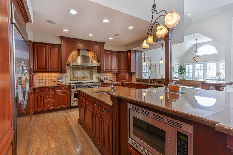 10209 Governors Dr, Chapel Hill, NC 27517