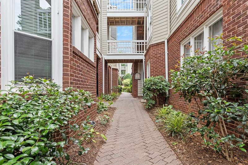 1021 Brighthurst Dr #203, Raleigh, NC 27605