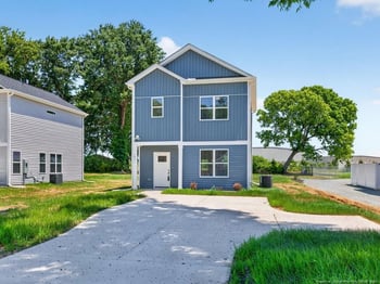 1021 E Harnett St, Dunn, NC 28334