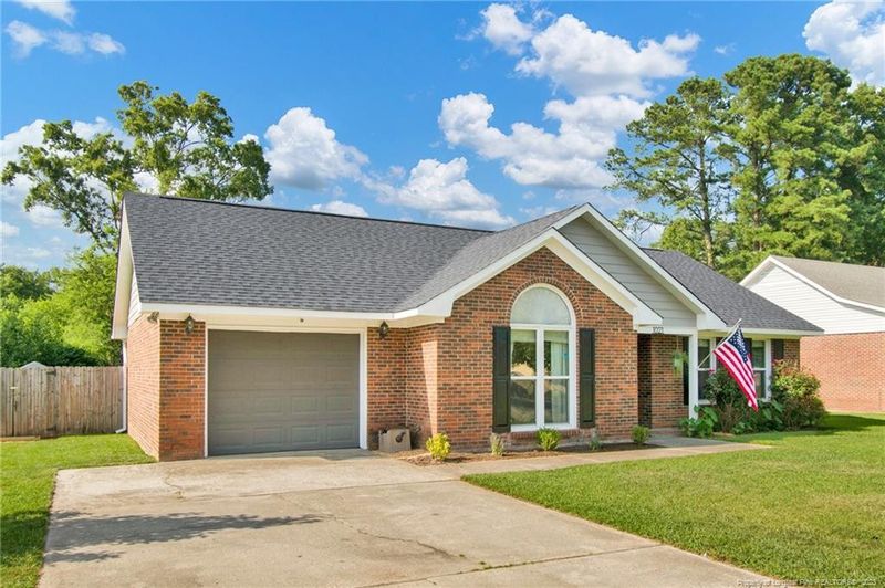 1021 Locks Creek Rd, Fayetteville, NC 28312
