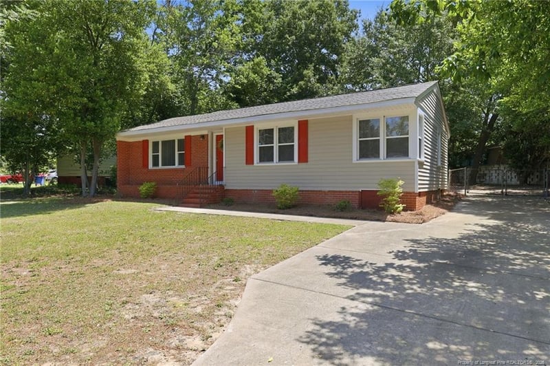 1021 Martindale Dr, Fayetteville, NC 28304