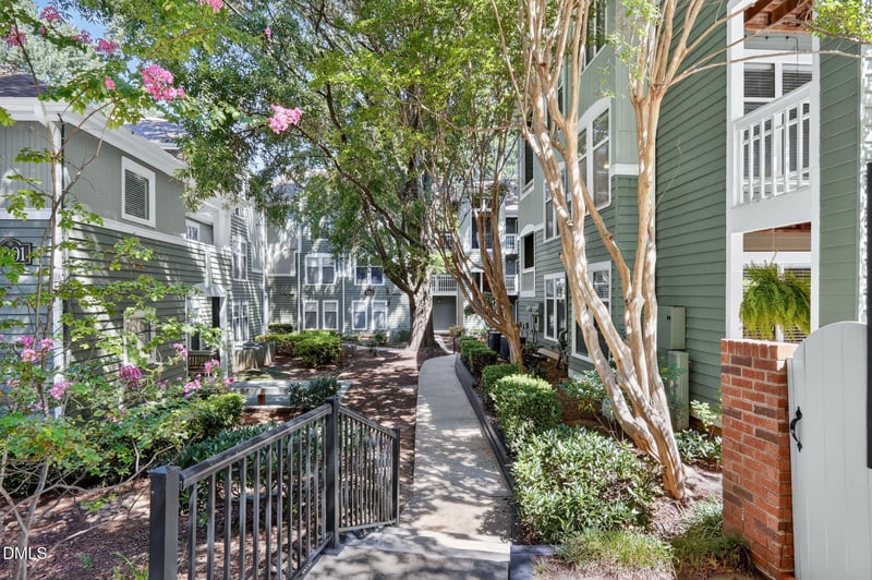 1021 Nicholwood Dr #201, Raleigh, NC 27605
