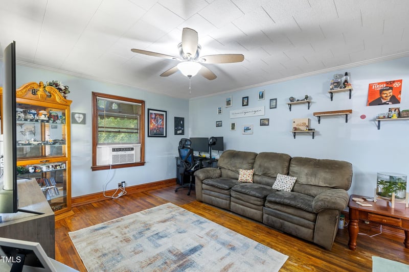1022 Pollock St, Selma, NC 27576