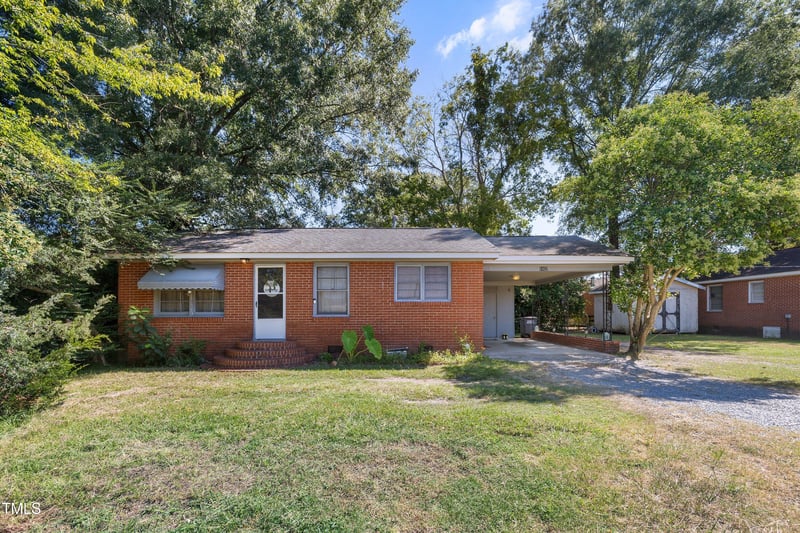 1022 Pollock St, Selma, NC 27576