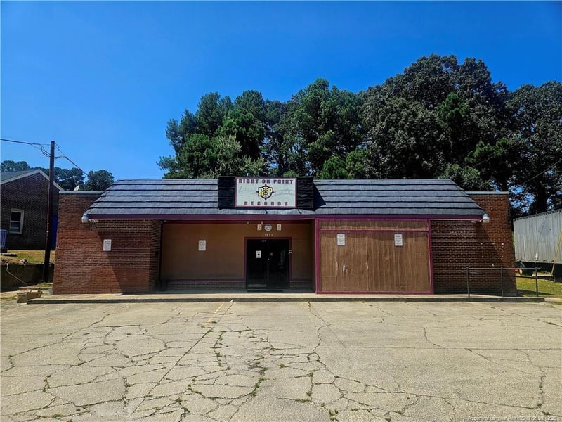 1023 Pamalee Dr, Fayetteville, NC 28303