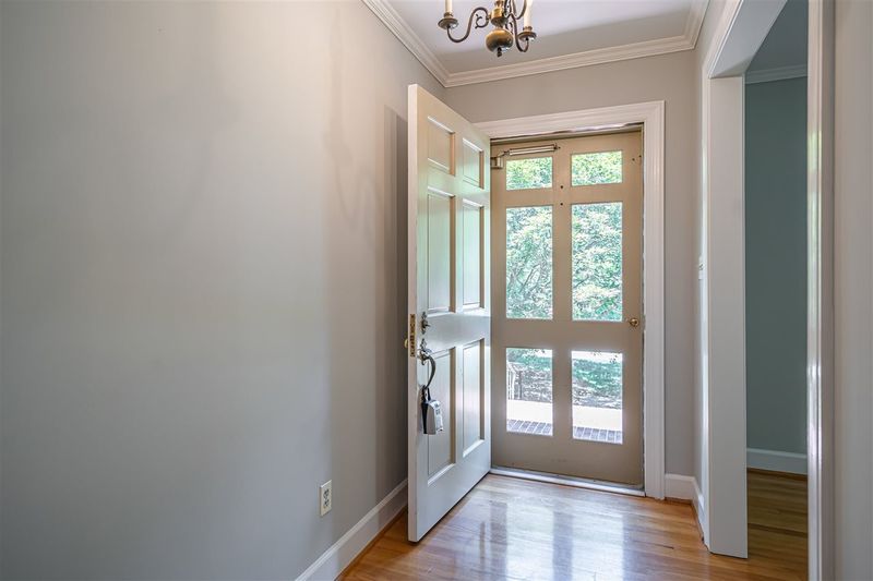 1024 Cedarhurst Dr, Raleigh, NC 27609