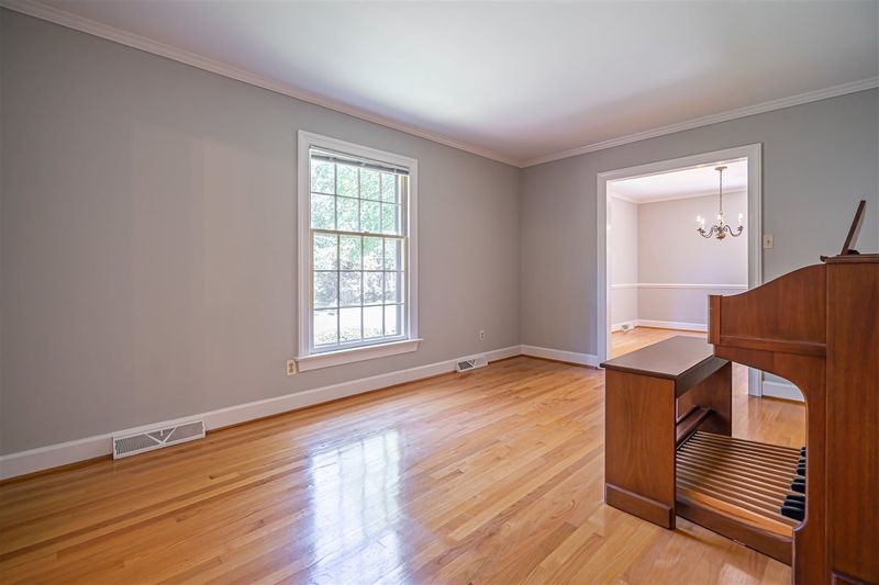 1024 Cedarhurst Dr, Raleigh, NC 27609