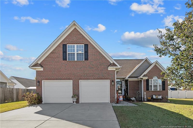 1024 Greenhouse Dr, Hope Mills, NC 28348