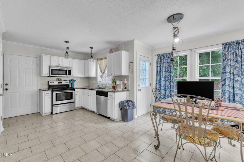 1024 Laurel Leaf Rd, Zebulon, NC 27597