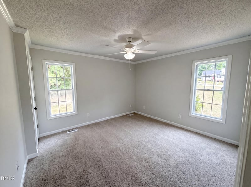 1024 Laurel Leaf Rd, Zebulon, NC 27597