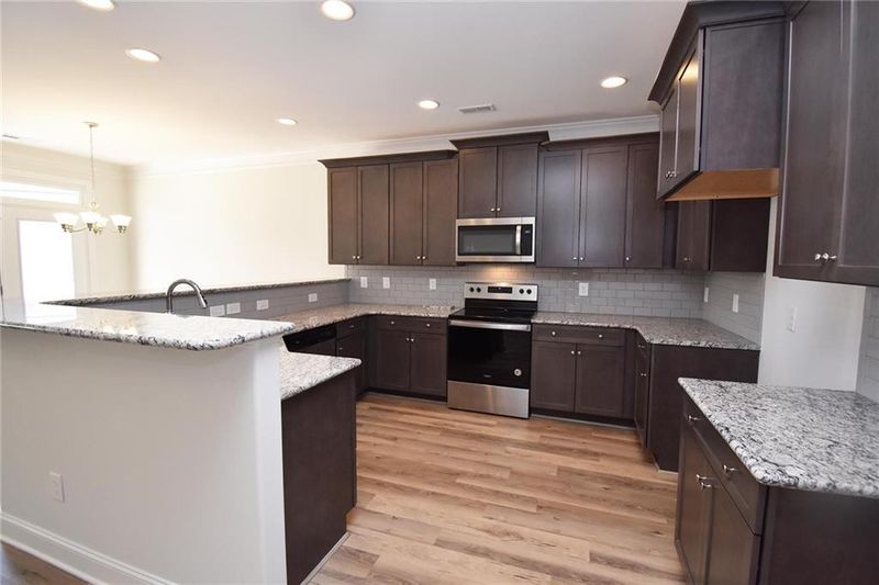 1025 Beechcraft Dr, Mebane, NC 27302