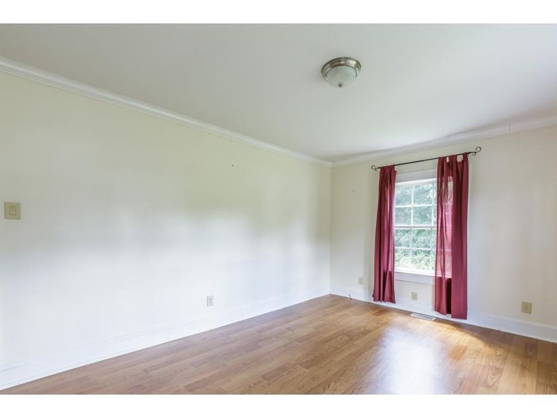 1025 E Hanover Rd, Graham, NC 27253