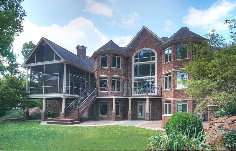 1025 Pinehurst Dr, Chapel Hill, NC 27517