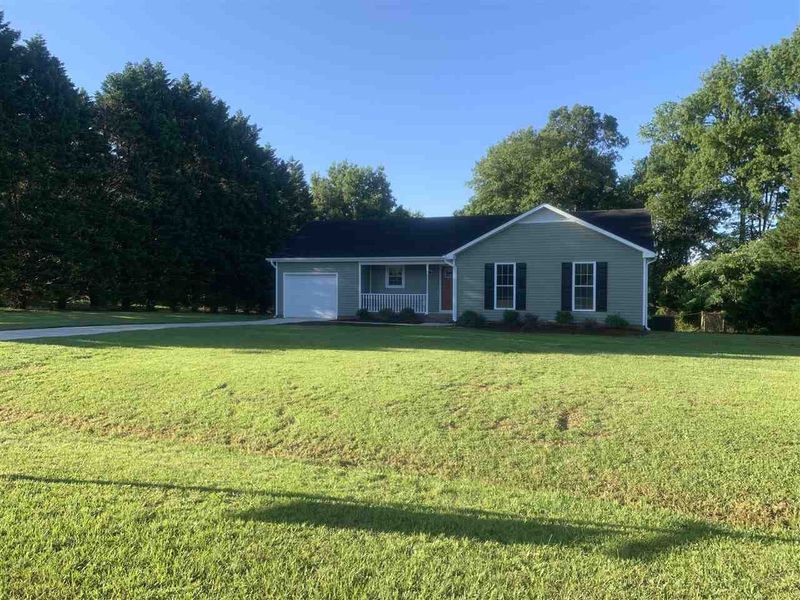 1025 Robinfield Dr, Raleigh, NC 27603