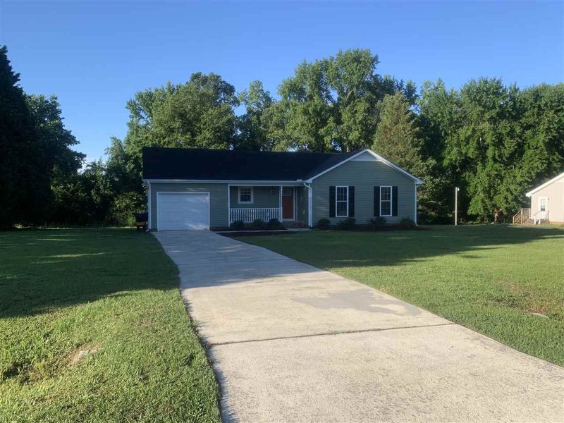 1025 Robinfield Dr, Raleigh, NC 27603