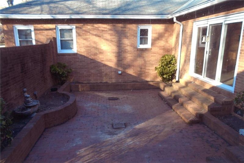 1025 Valleydale Dr, Burlington, NC 27215