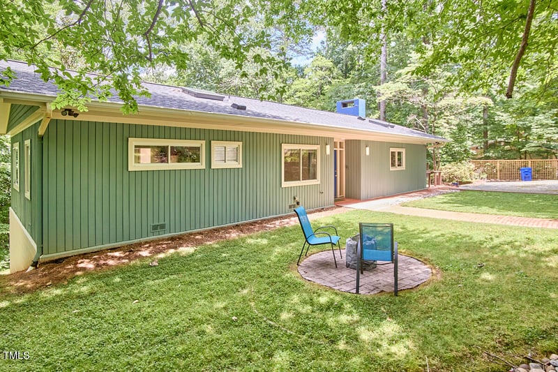 1026 Highland Woods Rd, Chapel Hill, NC 27517