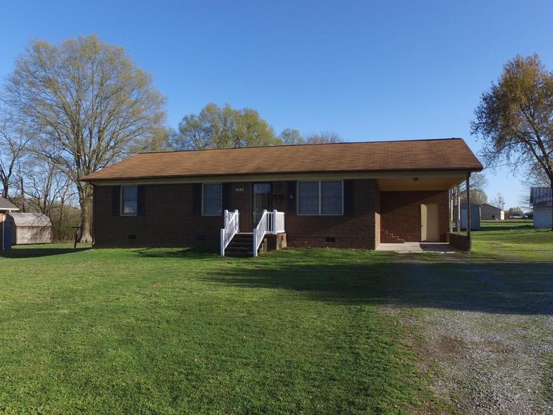 1027 Apple St, Burlington, NC 27217