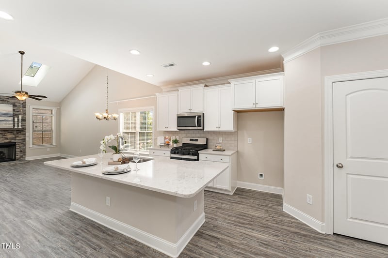 1027 Beechcraft Dr, Mebane, NC 27302