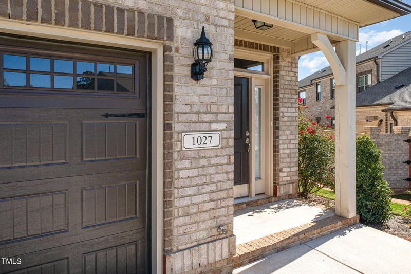 1027 Beechcraft Dr, Mebane, NC 27302