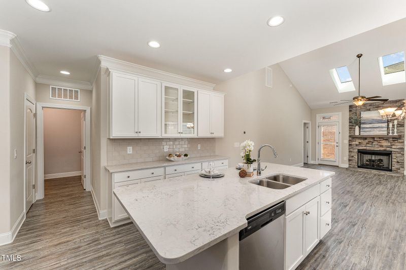 1027 Beechcraft Dr, Mebane, NC 27302