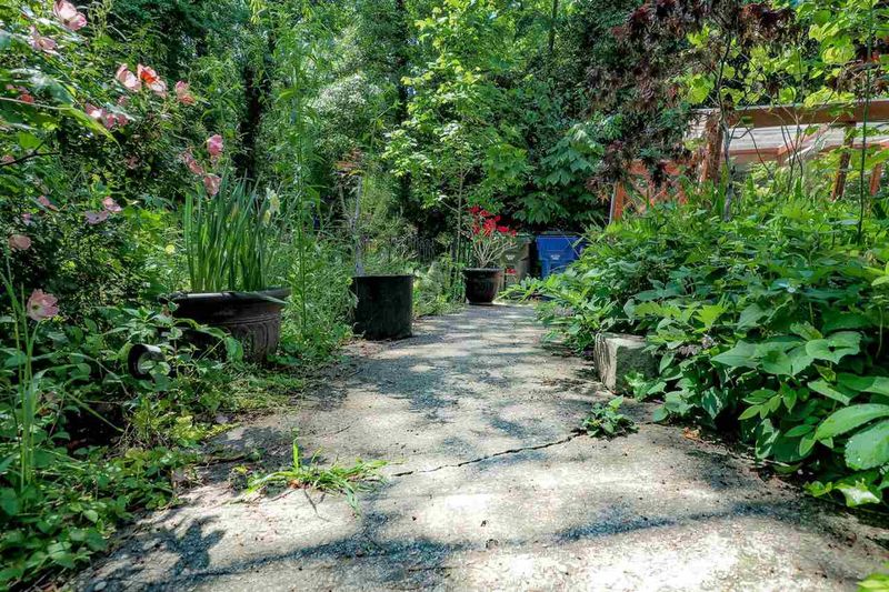 1027 Gardner St, Raleigh, NC 27607
