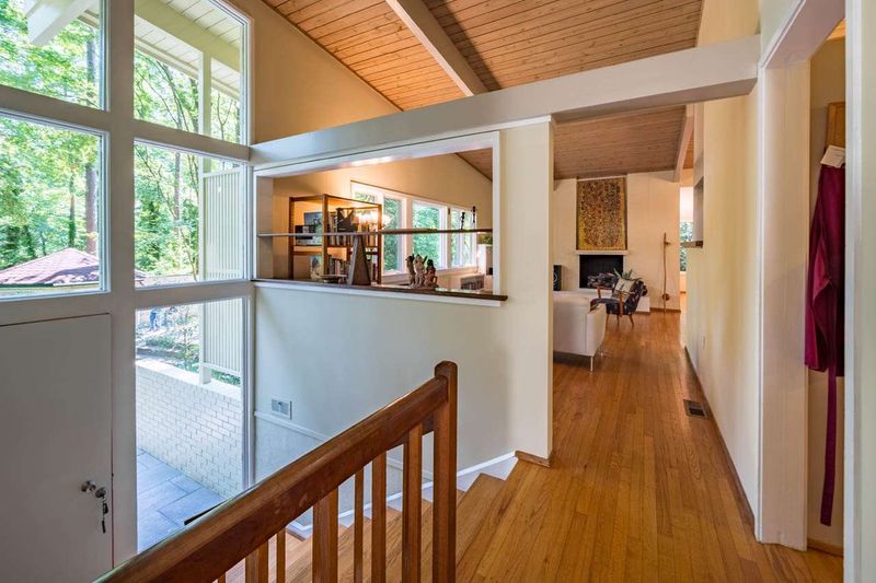 1027 Highland Woods Rd, Chapel Hill, NC 27517