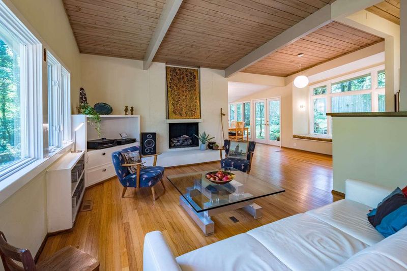 1027 Highland Woods Rd, Chapel Hill, NC 27517