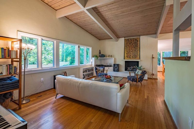 1027 Highland Woods Rd, Chapel Hill, NC 27517