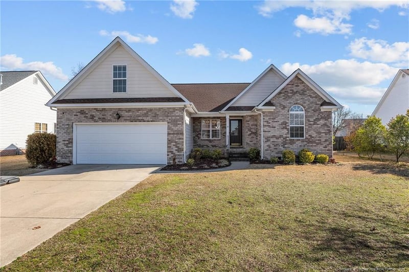 1027 Kenan Dr, Hope Mills, NC 28348