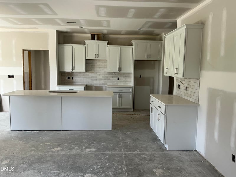 1027 N Lincoln St, Benson, NC 27504