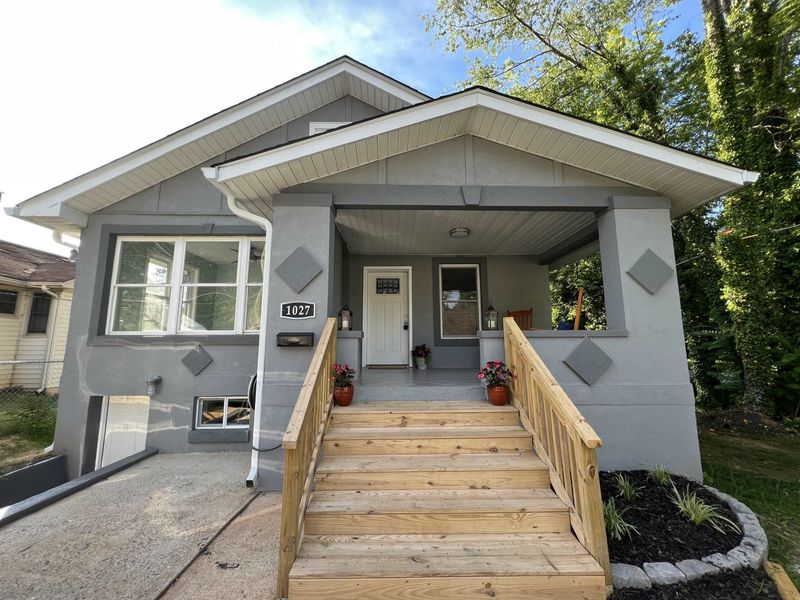 1027 S Main St, Burlington, NC 27215