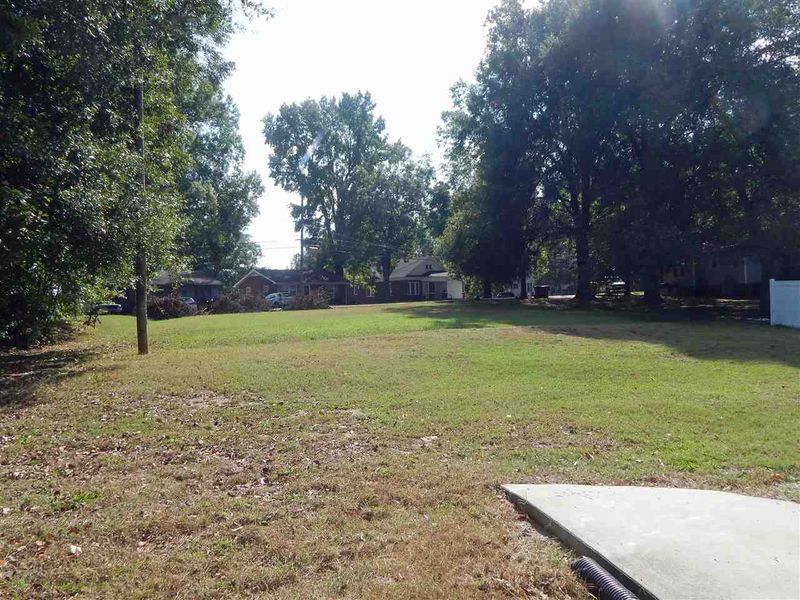 1027 N Main St, Burlington, NC 27217