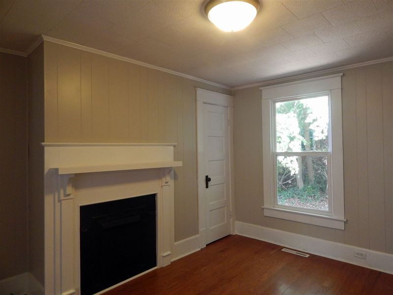 1027 N Main St, Burlington, NC 27217