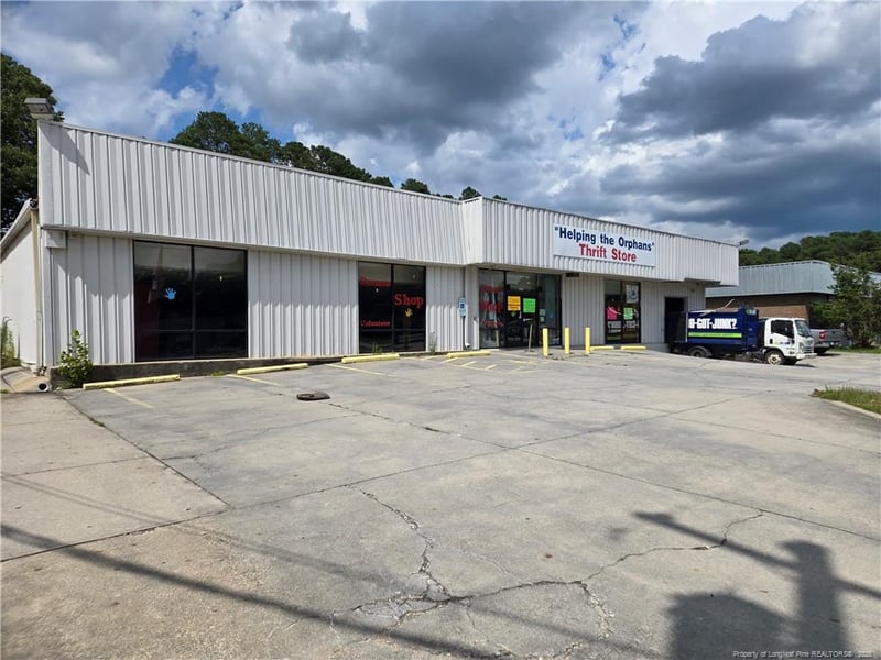 1027 Pamalee Dr, Fayetteville, NC 28303