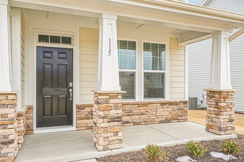 1028 Bolton Pointe Dr, Zebulon, NC 27597