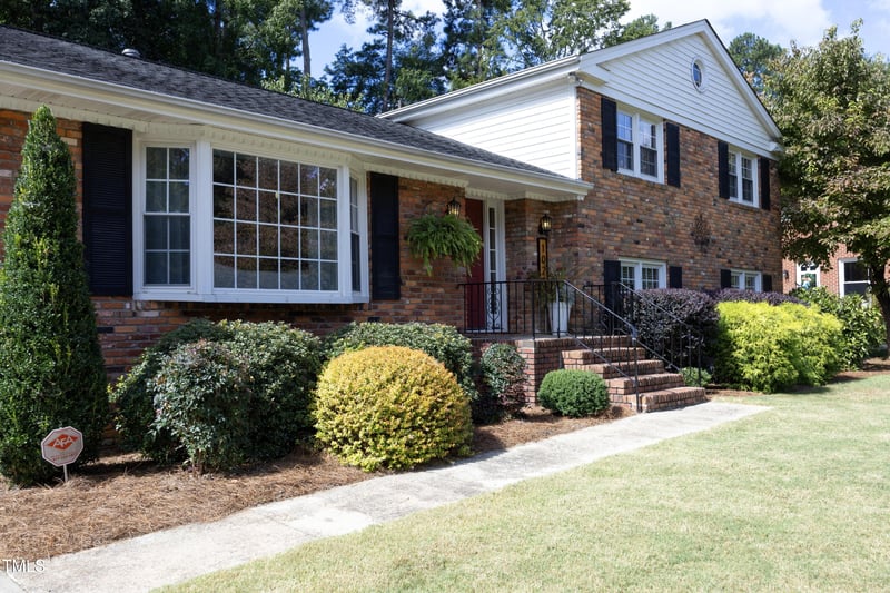1028 Cedarhurst Dr, Raleigh, NC 27609