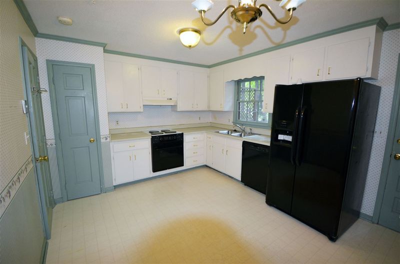 1028 Clare Ct, Cary, NC 27511