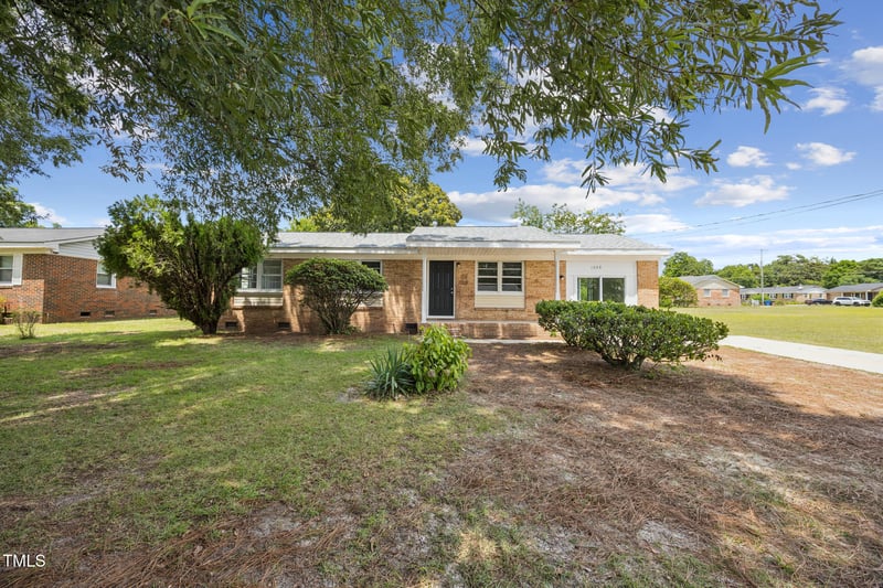 1028 Crayton Cir, Fayetteville, NC 28314