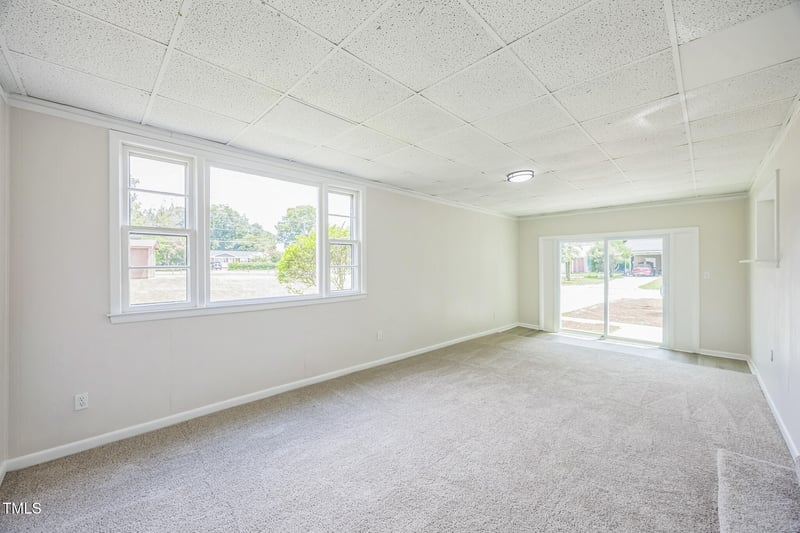 1028 Crayton Cir, Fayetteville, NC 28314