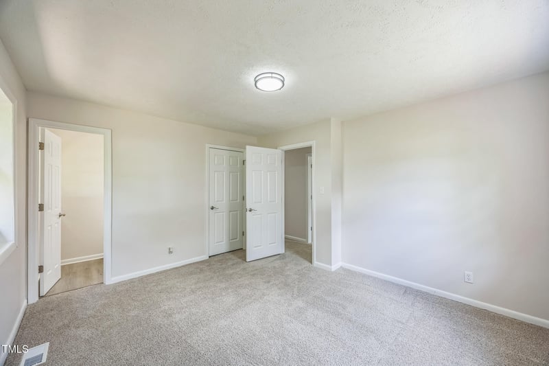 1028 Crayton Cir, Fayetteville, NC 28314