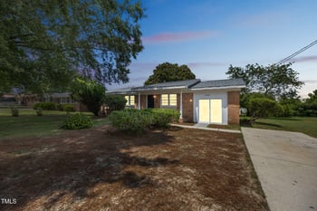 1028 Crayton Cir, Fayetteville, NC 28314