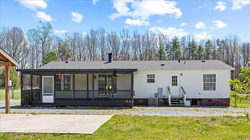 1028 E Hughes Mill Rd, Burlington, NC 27217