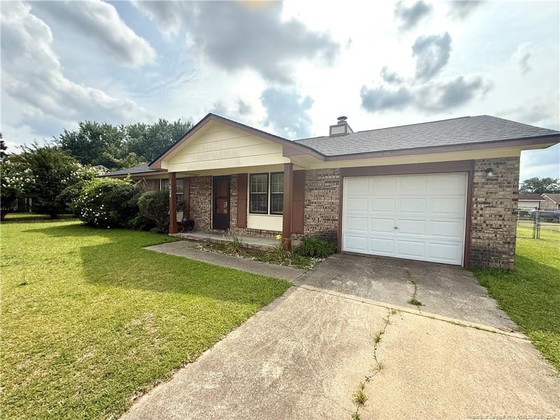 1028 Quailwood Dr, Fayetteville, NC 28314