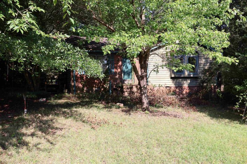 1028 Rock Dr, Raleigh, NC 27610