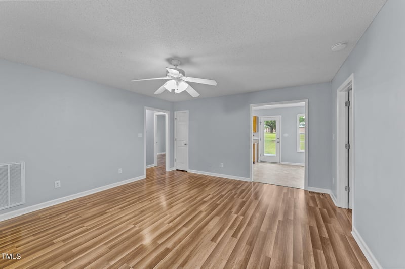 1029 Cove Cir, Clayton, NC 27520