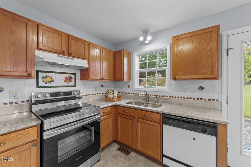 1029 Cove Cir, Clayton, NC 27520