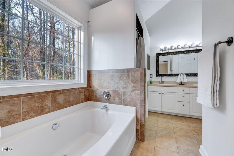 1029 Mountain Laurel Dr, Raleigh, NC 27603