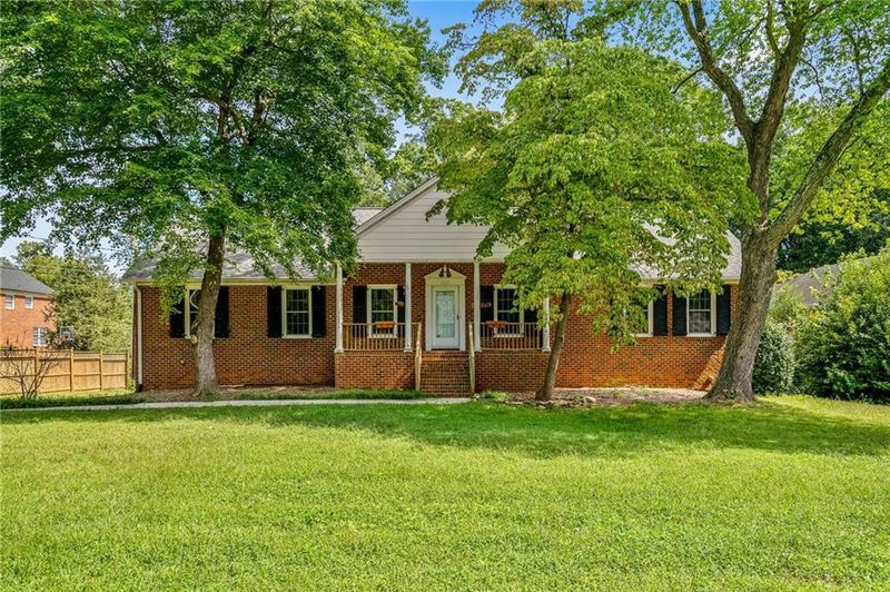 1029 Valleydale Dr, Burlington, NC 27215