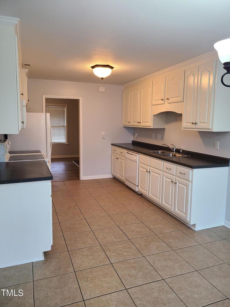 103 Blackthorne Ct, Clayton, NC 27520